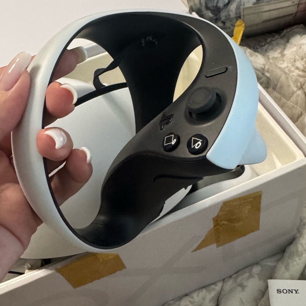 Sony VR Motion Controller - Black and White